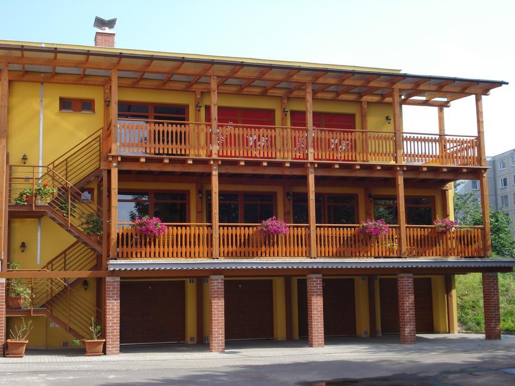 Hotel Cementář Hranice  Extérieur photo